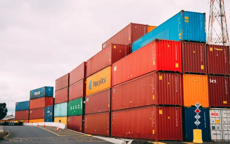 Container Specials YzMvb5