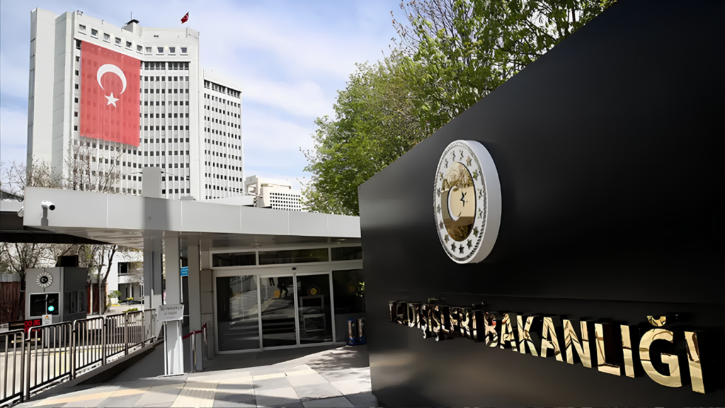 İzmir Son Dakika Haberleri 19 Karadeniz’de vurulan Türk gemisiyle ilgili Dışişleri’nden açıklama: Vatandaşlarımızın durumu takip ediliyor