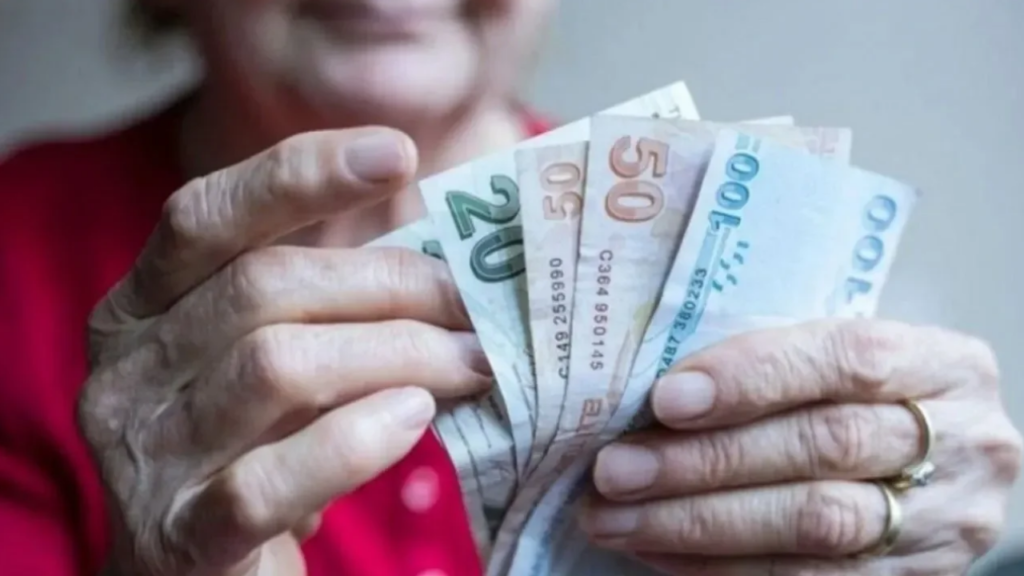 Emekliler yüzde 14,64 zammı garantiledi: Temmuz için yeni senaryolar şekilleniyor