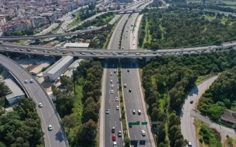 İzmir’de bayram sessizliği! Kurban Bayramı’nın ilk günü trafik "yeşile" döndü 1 Izmirde Bayram Sakinligi Trafik Yesile Dondu 1777699325 2sumZg