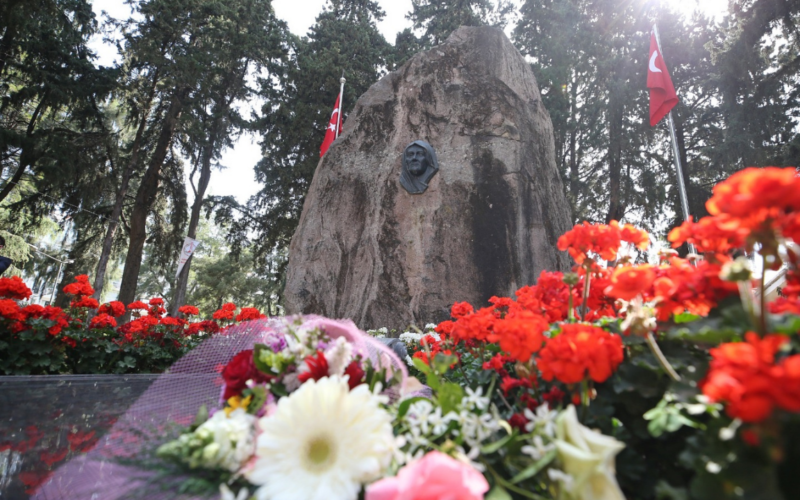 Karşıyaka tek yürek oldu, Zübeyde Anne’ye koştu 1 Karsiyaka Tek Yurek Oldu Zubeyde Anneye Kostu ORtJnn