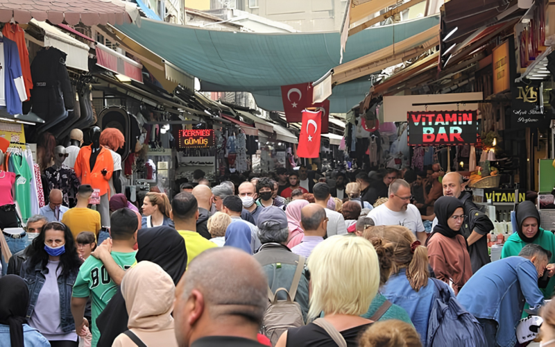 Kemeraltı esnafı isyan etti: Bayram hareketliliği yok, satışlar düştü 1 Kemeralti 14 4YMuUa