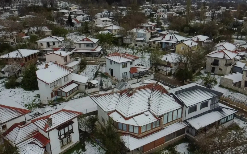 Myis Ayinda Izmir Kar ZJUf5f