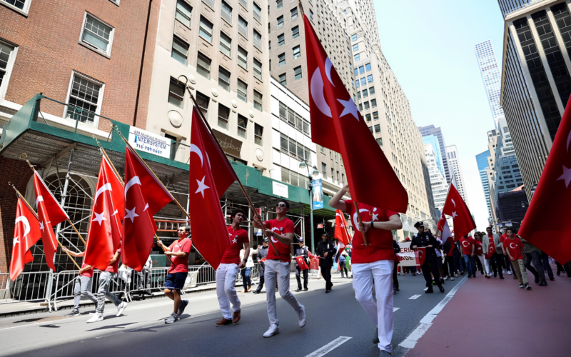 New York Turk Gunu M6KKYw