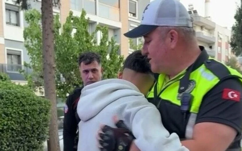 Polisten kaçan sürücü 400 bin TL ceza yedi: Polise sarılıp ağladı 1 Polisten Kacan Surucu 400 Bin Tl Ceza Yedi MwyC95