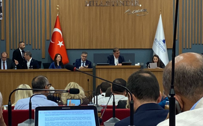 Mavişehir tartışmasında Tugay’dan net mesaj: Ne belediyeye ne kamuya kazık atmalarına izin vermeyeceğim 1 Tugay 11 TIHDe9