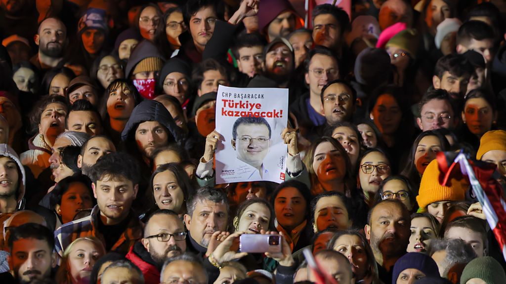 İzmir Son Dakika Haberleri 22 2024 yerel seçimlerinden bu yana kaç belediye başkanı tutuklandı ve görevden alındı?