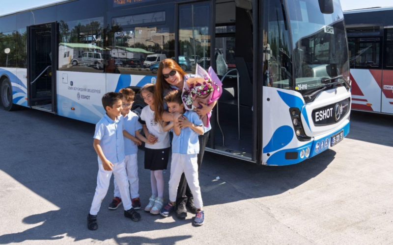 Zerrin Kaptan’a dördüzlerinden sürpriz: Sefer sırasında anneler gününü kutladılar 1 Zerrin Kaptana Dorduzlerinden Surpriz 0EHE2G