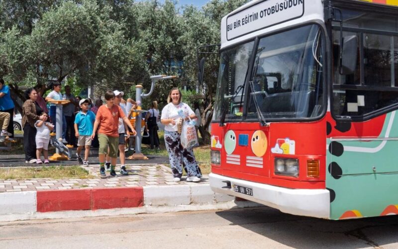 Hurda ESHOT otobüsü eğitim aracına dönüştü: Dobidob çocuklara geri dönüşümü öğretiyor 1 08062026 85552 2 fDLYb1