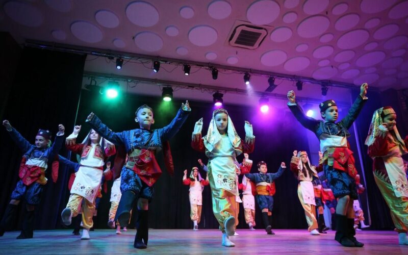 Karşıyaka’da halk dansları sezon finali: 510 kursiyer sahne aldı 1 1 1 12 1 urYmf5