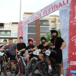 Karşıyaka’da Türkiye’de bir ilk: Pump Track gece yarışı büyük ilgi gördü