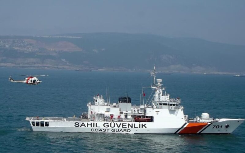 Polis ve Sahil Güvenlikten İzmir’de ortak şafak baskını: 764 kilo zehir ele geçirildi 1 19898215jpg DQZkoe
