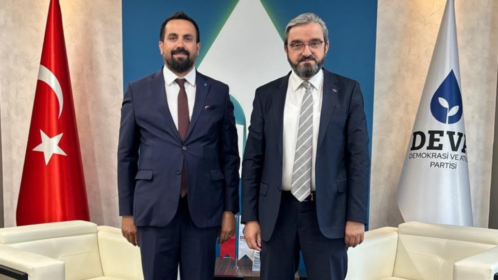 DEVA Partisi İzmir İl Başkanlığı’nda görev değişimi