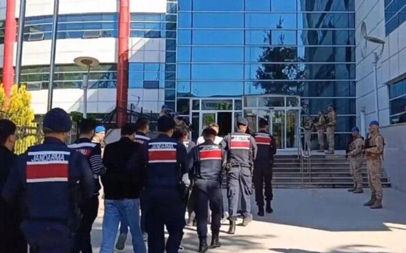 İzmir dahil 34 ilde dev operasyon: 4,8 milyar liralık para trafiği ortaya çıkarıldı 1 4 8 milyarlik para trafigi izmir de dolandiricilik operasyonu 194682 f36tJV