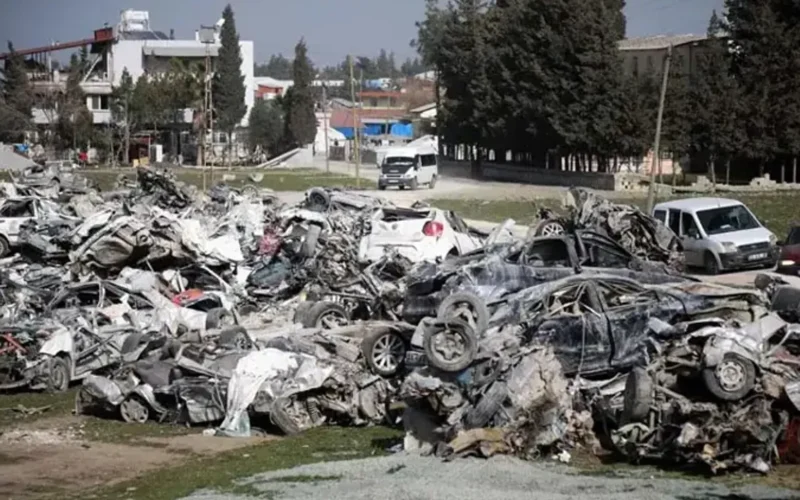 İzmir'in de aralarında olduğu 15 ilde sahte ekspertiz operasyonu: 27 gözaltı 1 64004384470a9b1f3cd95137 iZVIMq