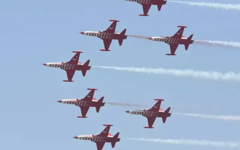 Çiğli’de gökyüzü şöleni: Gençlik ve Havacılık Festivali başladı 1 6a23fb09d3515ba60d99f1b9 kl6JtC