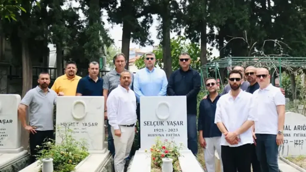 İzmir Son Dakika Haberleri 14 Karşıyaka’da yeni yönetimden anlamlı başlangıç: İlk ziyaret kabristana oldu