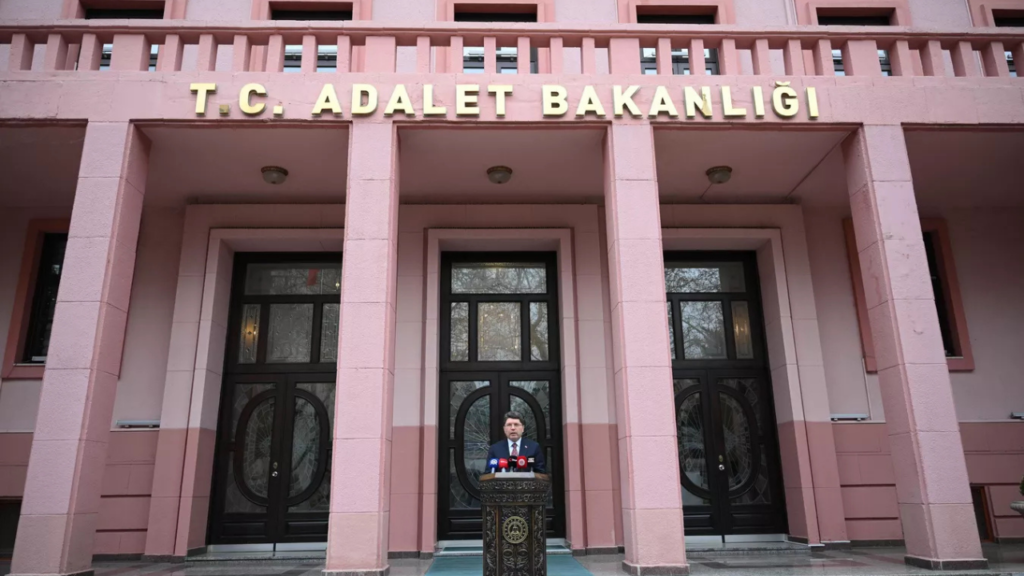 Adalet Bakanlığı’ndan 15 bin sözleşmeli personel alımı: Başvurular başladı