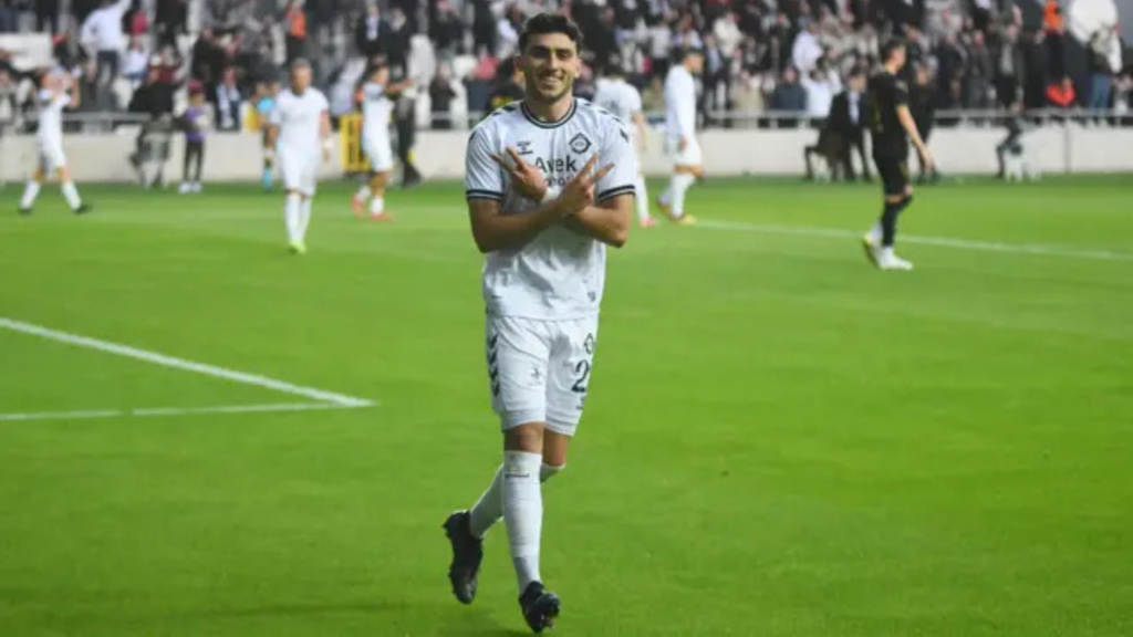 Altay’dan genç yıldıza profesyonel sözleşme