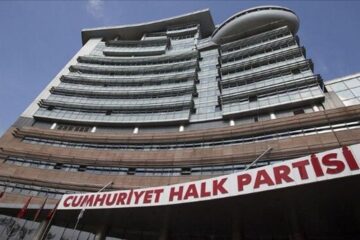 CHP’de YDK Başkanlığına İzmir Milletvekili Mahir Polat seçildi