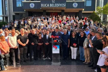CHP İzmir’den Buca Belediyesi önünde açıklama: Gücümüzü saraydan değil milletten alıyoruz