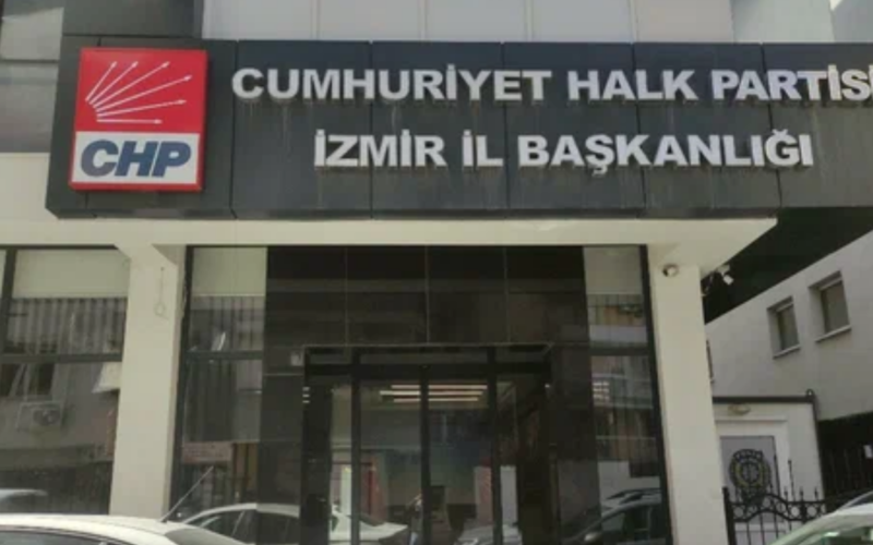 Chp Izmirde Saha Hamlesi 9lHUbD