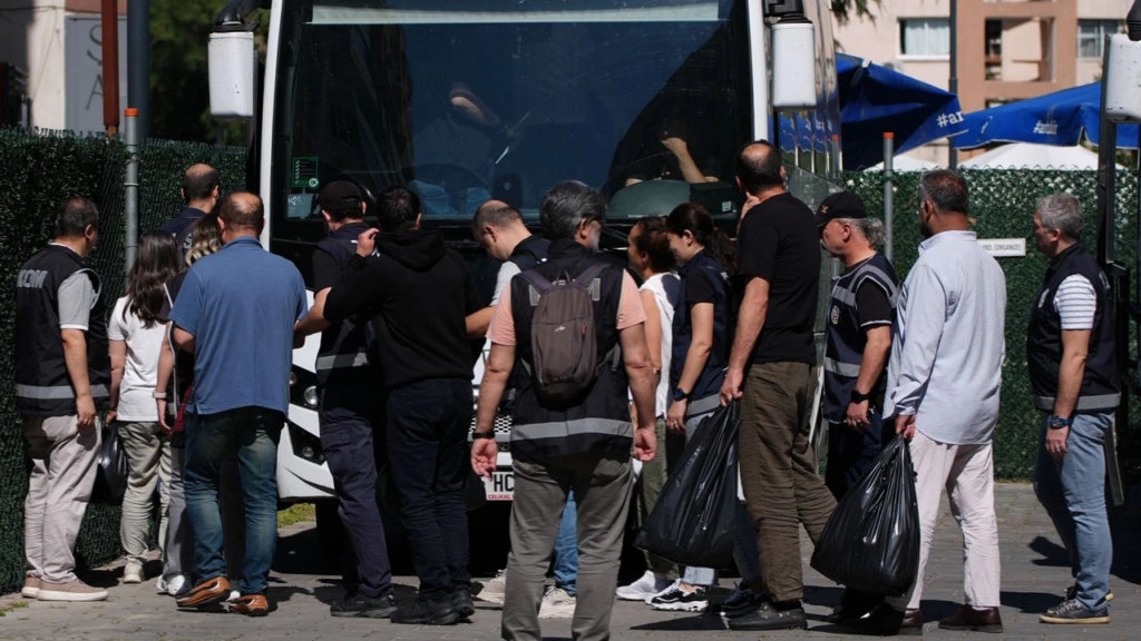 İzmir Son Dakika Haberleri 27 Ege Üniversitesi operasyonunda yeni gelişme: Şüpheliler adliyeye sevk edildi!