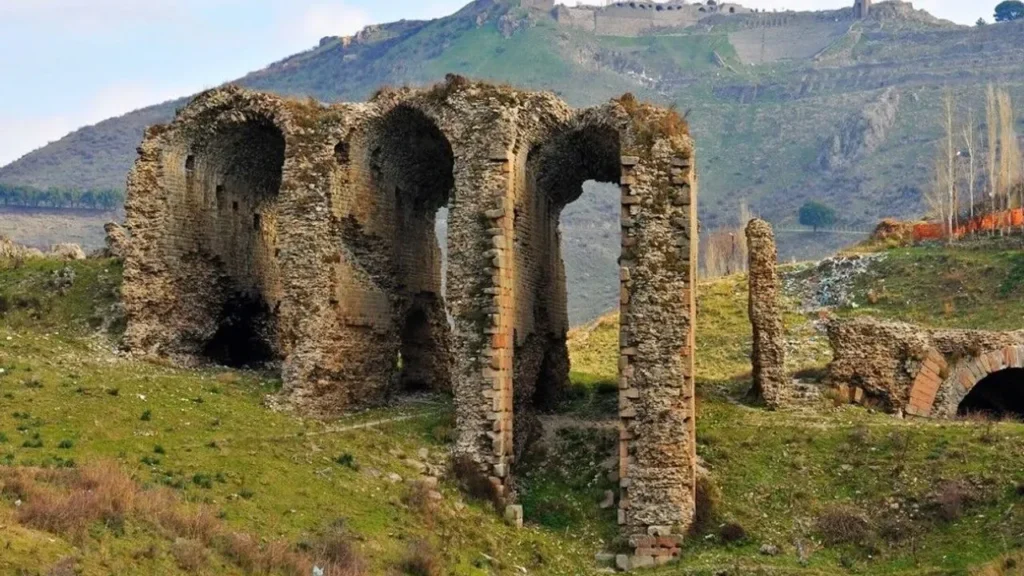 İzmir Son Dakika Haberleri 26 Bergama’nın “Yaşayan Mirası” uluslararası yaz okulunda masaya yatırılacak