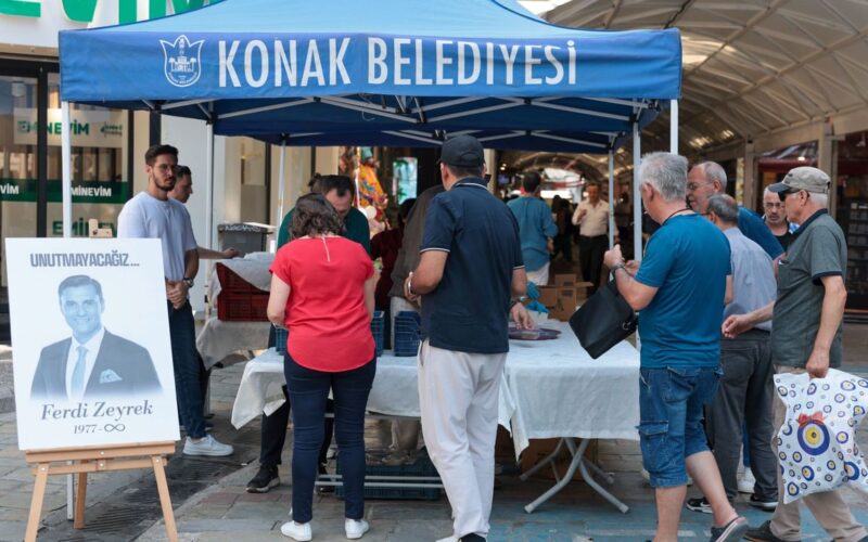 Ferdi Zeyrek Konak’ta dualarla anıldı 1 Ferdi Zeyrek Konakta Anildi 4 IwHuFR