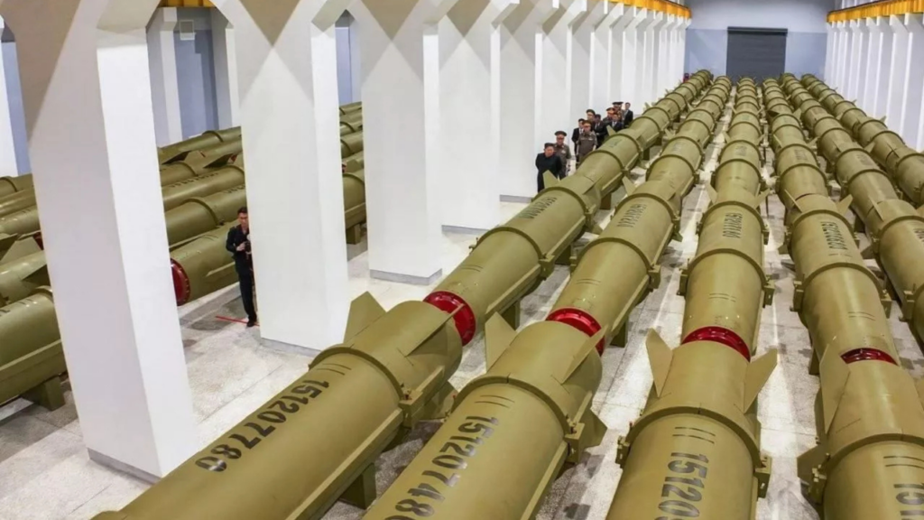 Kuzey Kore lideri Kim Jong-un’dan füze üretimini 2,5 kat artırma talimatı