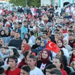 İzmir Dünya Kupası heyecanını meydanlarda yaşadı: Milliler için dev ekranlar kuruldu