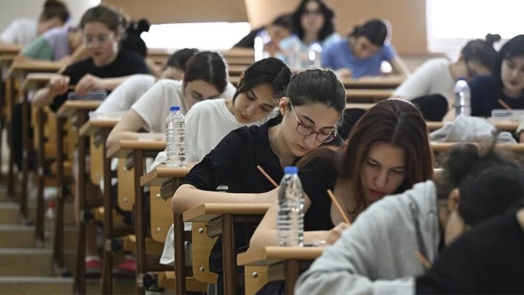 İzmir Son Dakika Haberleri 2 Üniversite sınavında bir ilk: 924 bin öğrenciye beslenme paketi dağıtılacak
