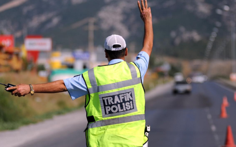 İzmir’in haftalık trafik raporu: Kazaların yüzde 60’ı motosiklet kaynaklı 1 is insani 2026 04 25t104824715 3bj8aR