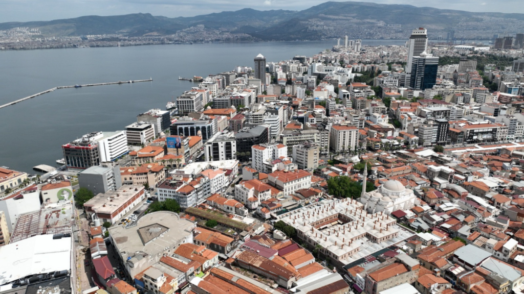İzmir Son Dakika Haberleri 15 İzmir’de konut fiyatları geriledi: Üç Büyükşehir arasında tek düşüş yaşayan il oldu