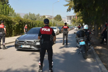 İzmir’de nefes kesen operasyon: Aranan 143 şahıs polisten kaçamadı