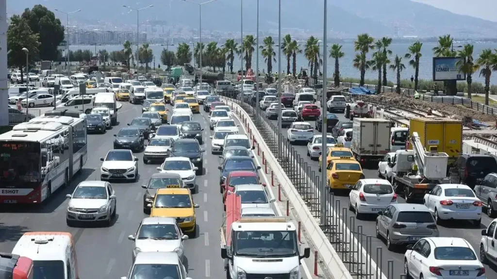 İzmir Son Dakika Haberleri 17 İzmir trafiğinde dev araç ordusu: İzmir’de kayıtlı araç sayısı 2,1 milyonu aştı