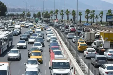 İzmir trafiğinde dev araç ordusu: İzmir’de kayıtlı araç sayısı 2,1 milyonu aştı
