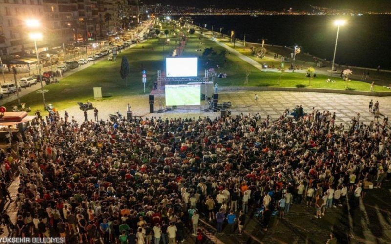 Milli heyecan İzmir'i saracak: Dev ekranların kurulacağı yerler belli oldu 1 izmirde dunya kupasi heyecani dev ekranlarda yasanacak DVTupH