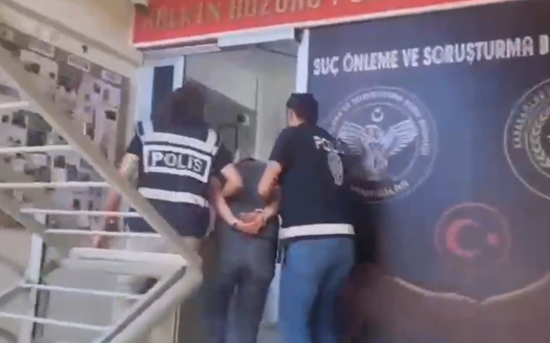 Karabağlar’da uyuşturucu hükümlüsü yakalandı: 18 yıl hapis cezasıyla aranıyordu 1 karabaglarda uyusturucu hukumlusu yakalandi sFwkfd