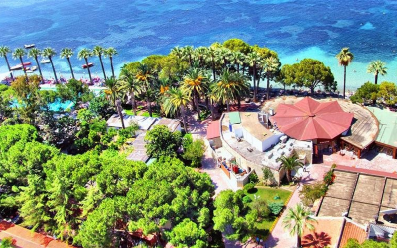 Tatil rezervasyonu yapacaklar dikkat! Bu hatalar paranıza mal olabilir 1 kusadasinin 40 yillik omer tatil koyu icradan satisa cikiyor1 s7cguE