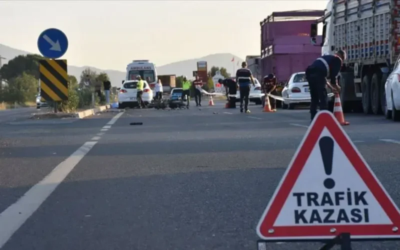 Bornova’da feci kaza: Otomobil TIR’ın altına girdi 1 o x6 q izmir mendereste feci kaza 1 olu 4 yarali doDmGm
