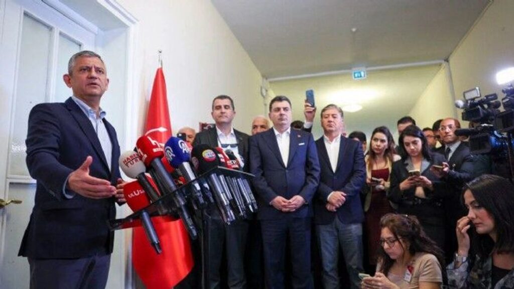 İzmir Son Dakika Haberleri 4 CHP’de kritik gün: Özgür Özel ekibinin Parti Meclisi’nden istifa etmesi bekleniyor