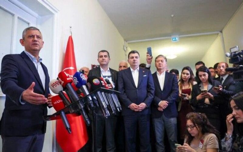 CHP'de kritik gün: Özgür Özel ekibinin Parti Meclisi'nden istifa etmesi bekleniyor 1 Ozgur Ozel Yonetimi Parti Meclisi Nden Istifa Ediyor 194442 1YhnZl