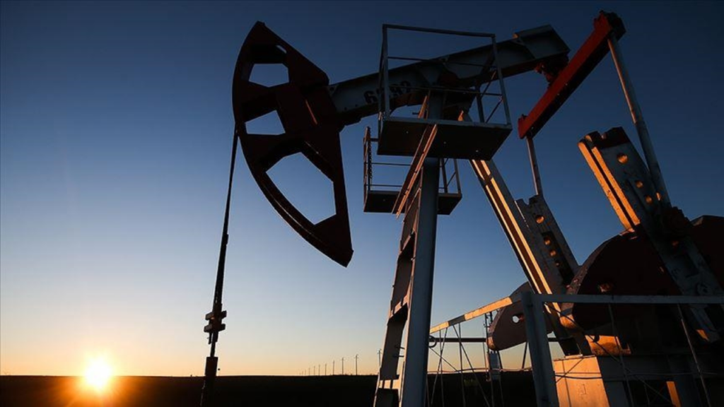 İzmir Son Dakika Haberleri 38 Petrol piyasasında hareketli gün: Hürmüz Boğazı ve OPEC kararları fiyatları baskılıyor