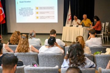 Kaşıkların Ritmi Bornova’da yankılandı: 5. Halk Dansları Festivali coşkuyla başladı